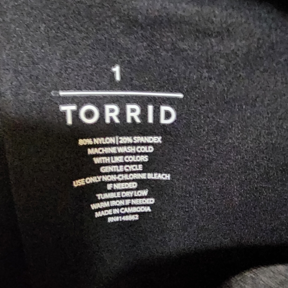 Torrid black full-length ruched front liquid leggings sizes 1 & 2 - Picture 5 of 10